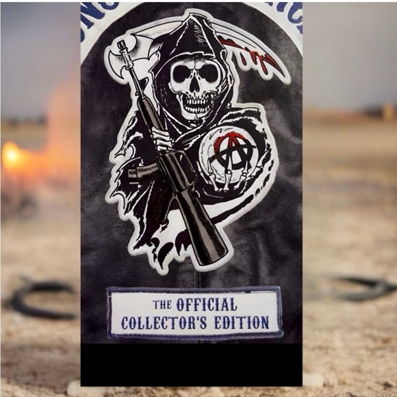 Sons of Anarchy Collector's Edition Book - Picture 4 of 8